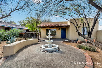 Building Photo - Charming home near University of Arizona