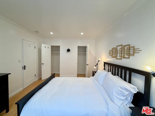 Building Photo - 1027 20th St