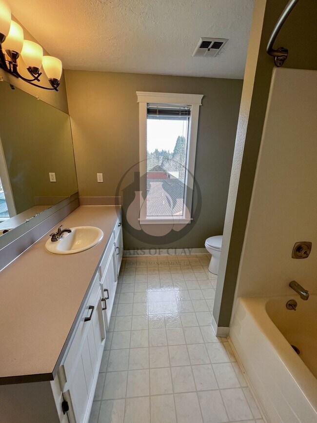 Building Photo - Beautiful South Salem Home-