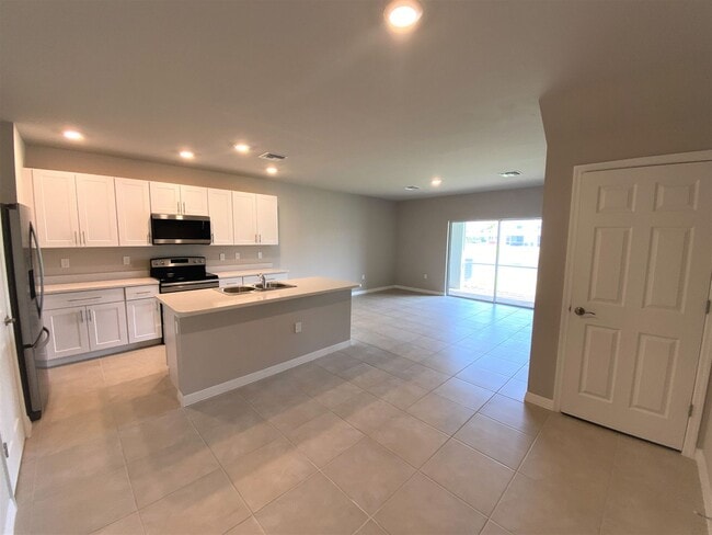 Building Photo - ** MEADOWOOD ** 3 BED / 2.5 BATH - TOWNHOME - GARAGE - NORTH NAPLES - ANNUAL RENTAL