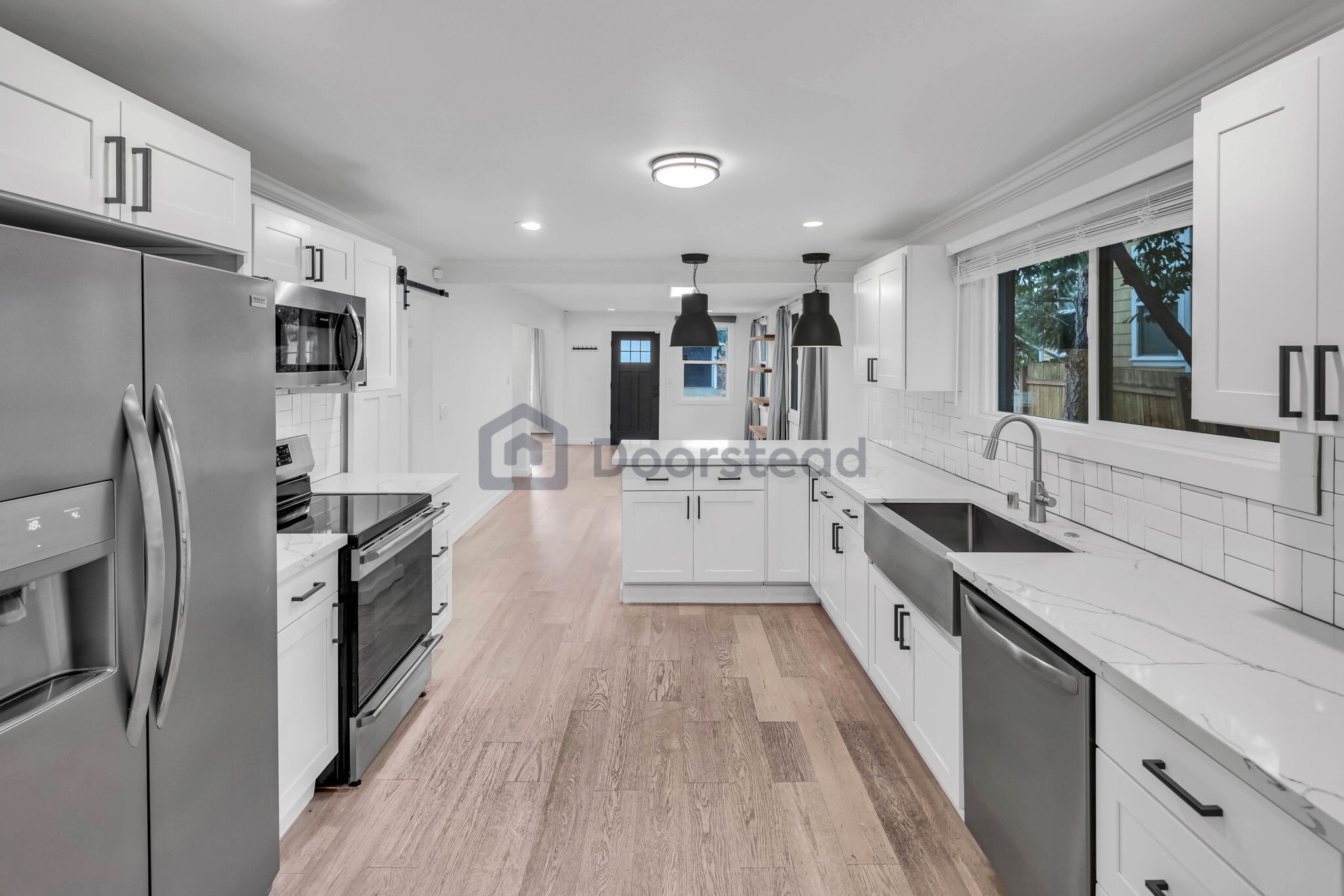 Building Photo - 924 24th Ave S