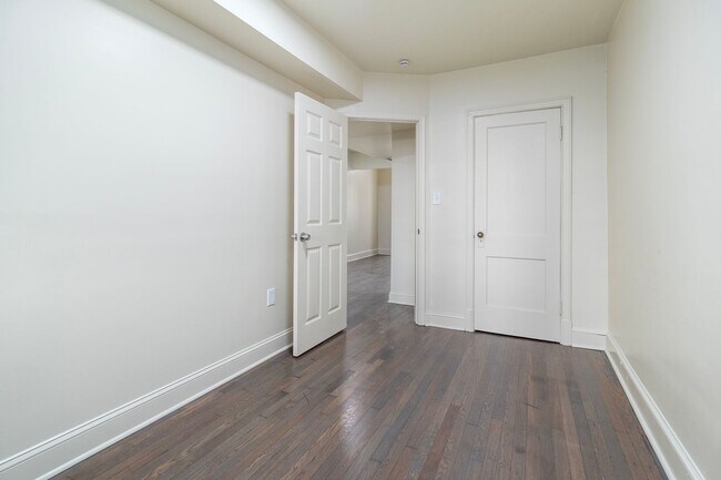 Building Photo - 4713 3rd Pl NW