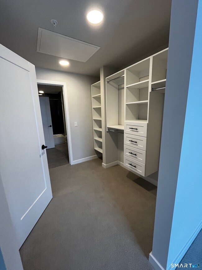 Building Photo - 467 West Ave