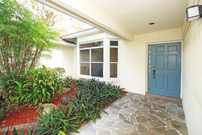 Building Photo - Spacious 4BR Pool Home on Quiet Cul-de-Sac in Wellington