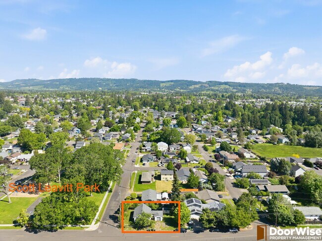 Building Photo - Charming 4-Bed Newberg Home!