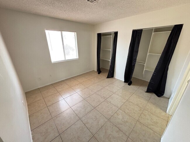 Building Photo - 4590 Carriage Park Dr