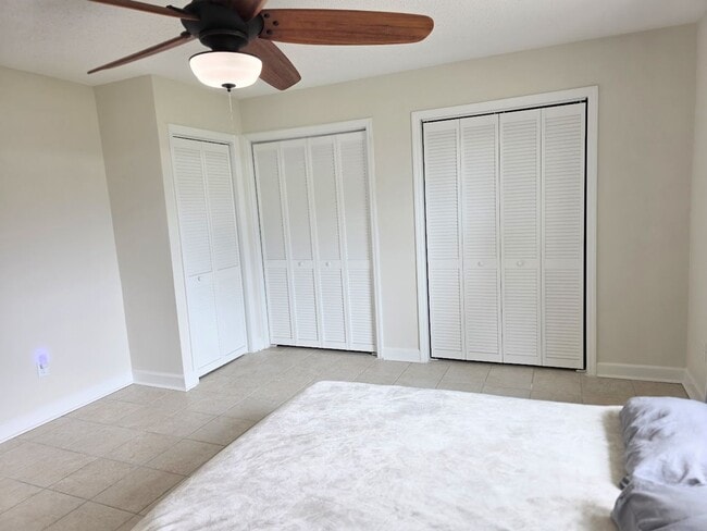 Building Photo - Islands Community Condo