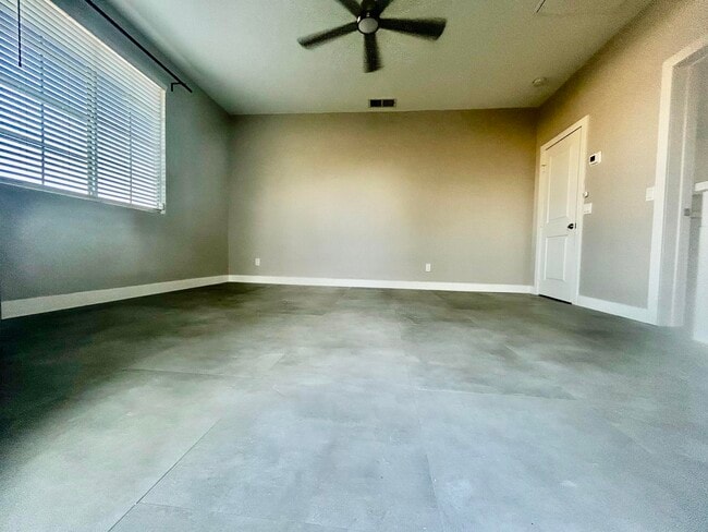 Building Photo - 41575 Ashford Pl