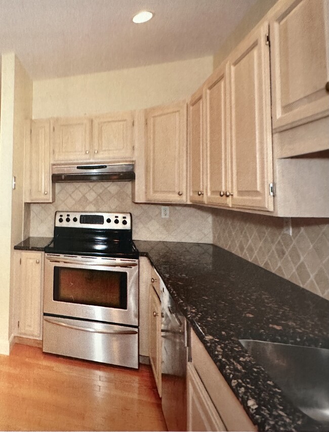 Kitchen w/ new fridge and washer dryer - 100 Keyes Rd