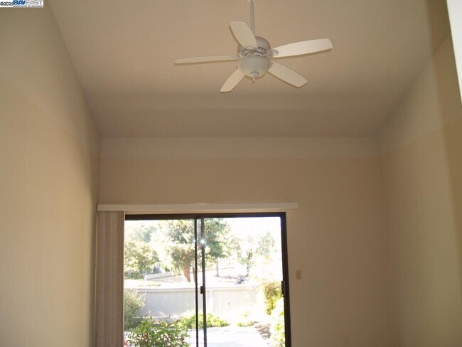 Building Photo - 515 Rolling Hills Ln