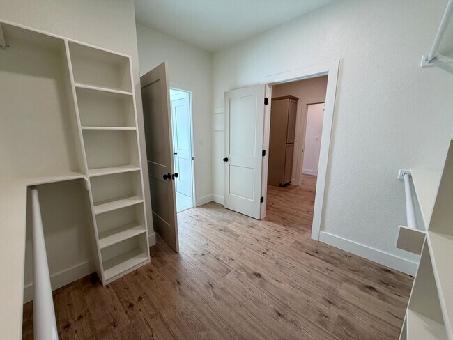 Building Photo - 509 Waggoner Ln