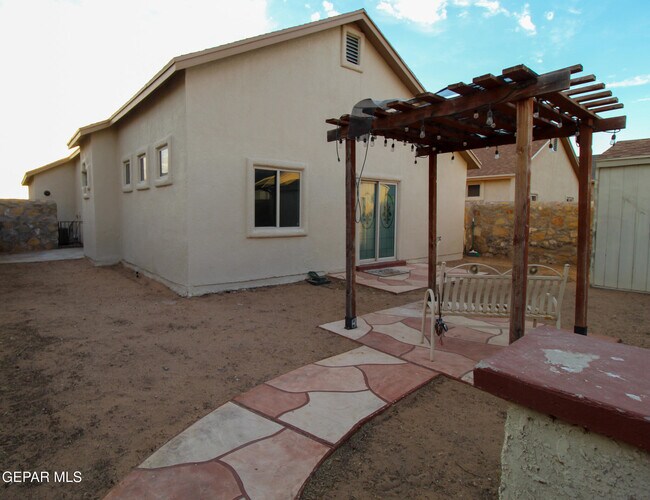 Building Photo - 2216 Amber Point Pl