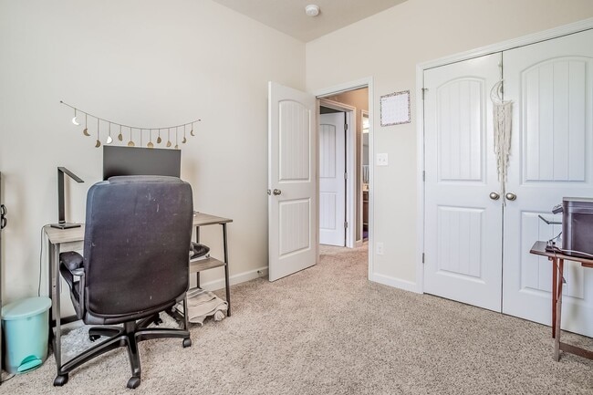 Building Photo - 3-Bedroom Townhome with Garage in Holly Ridge