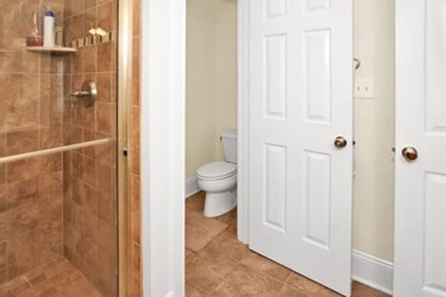 Building Photo - Furnished 3-bedroon townhouse end-unit for...