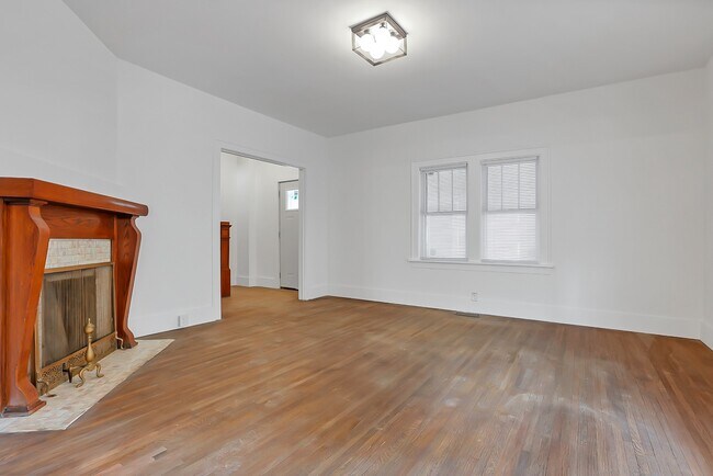 Building Photo - 743 Lilley Ave