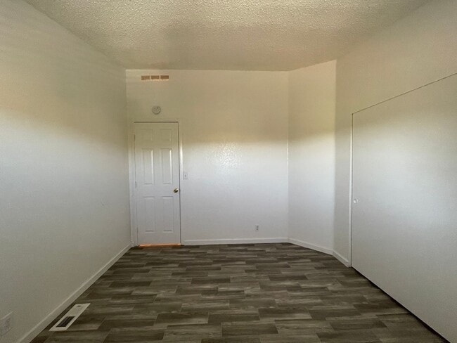Building Photo - 330 Kim Ct