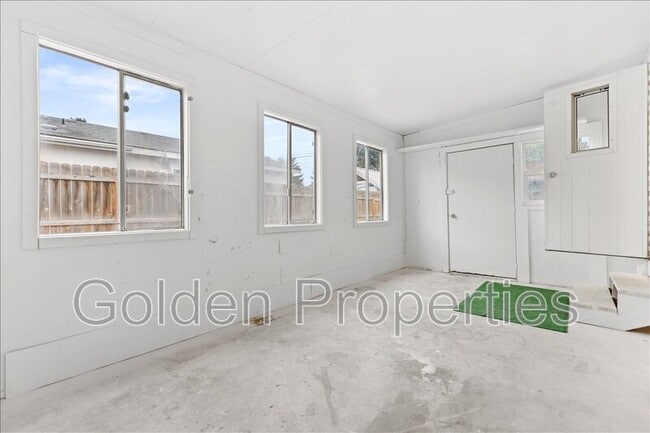 Building Photo - 2915 N Howard St