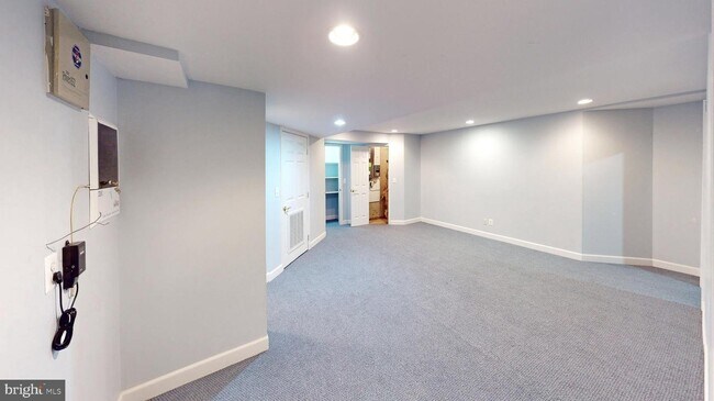 Building Photo - 309 Pure Spring Crescent