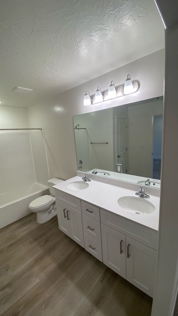 Building Photo - 3 Bed - 2.5 Bath, Large Townhome - 2 Car G...