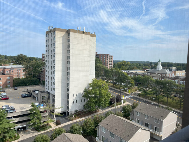 Building Photo - 44 Strawberry Hill Ave