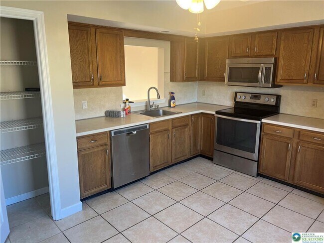 Building Photo - 3321 Carl Dr