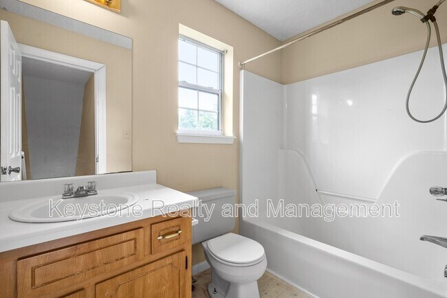 Building Photo - 2080 Carneal Ln