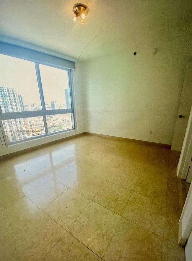 Building Photo - 475 Brickell Ave