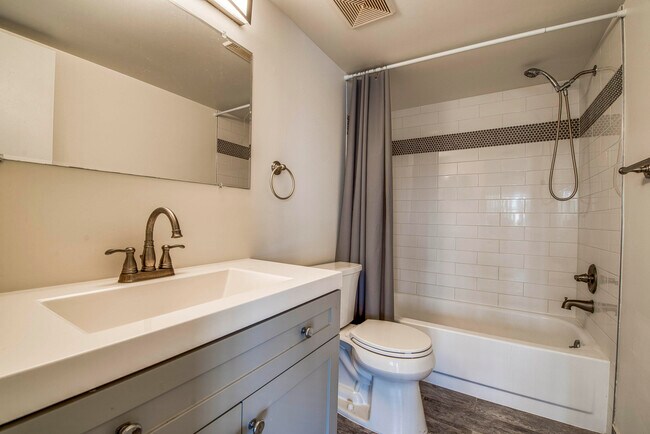 Building Photo - 12829 Briarlake Dr