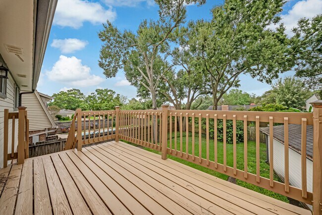 Building Photo - 16326 Heatherdale Dr