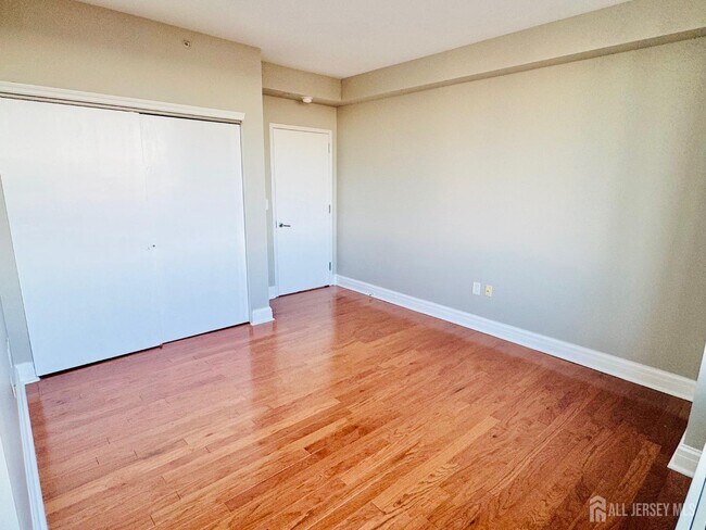 Building Photo - 1 Spring St