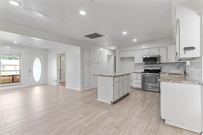 Building Photo - 10906 Keese Dr