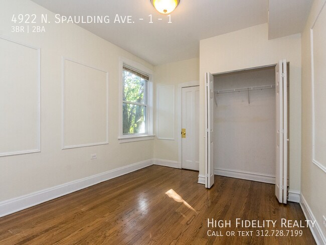 Building Photo - 4922 N Spaulding Ave