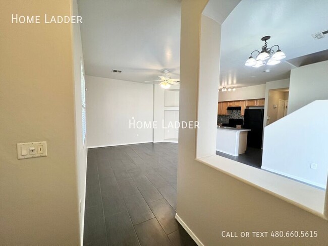 Building Photo - Charming 3 Bed, 2.5 Bath Gilbert Home - Co...