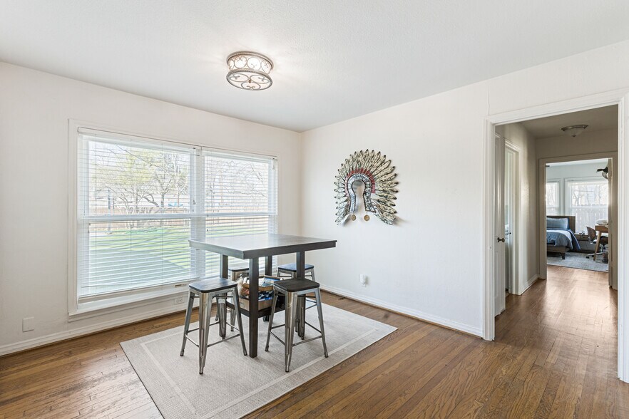 Building Photo - 3504 Corto Ave