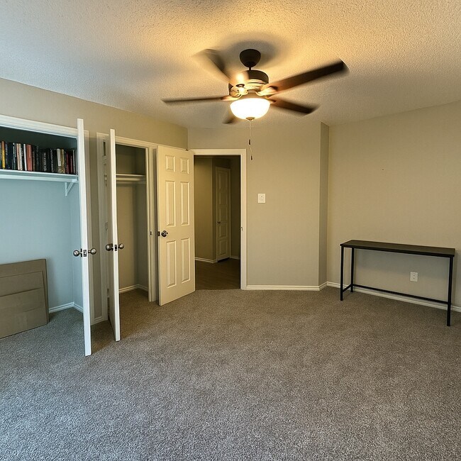 Building Photo - 304 N Essex Dr