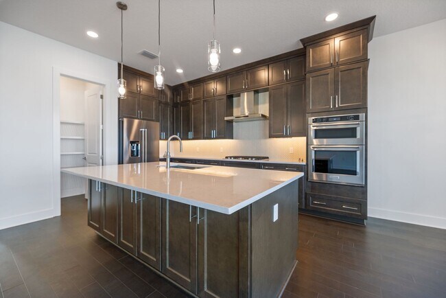 Building Photo - Brand New spacious 4bd/3.5bth Sarasota Hom...