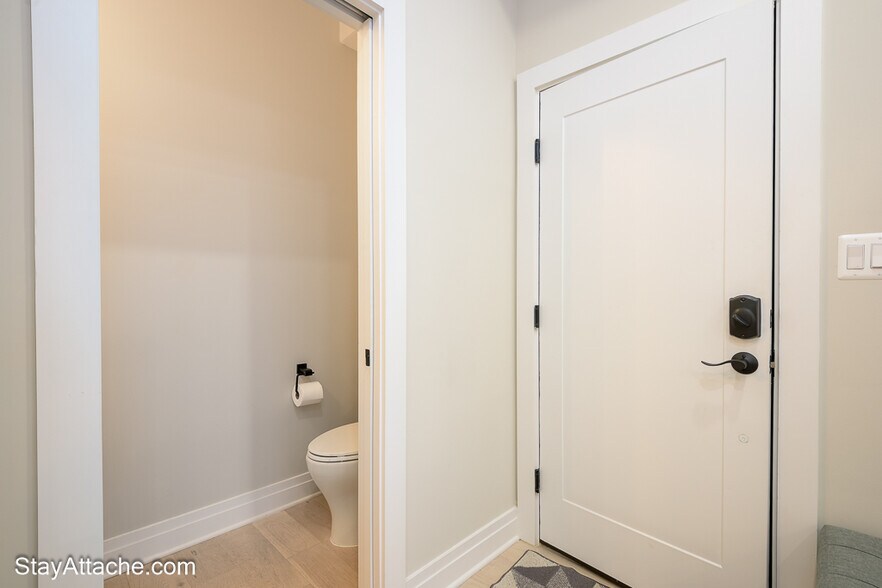 Building Photo - 2301 Ontario Rd NW