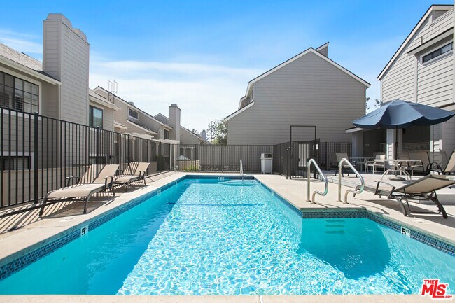 Building Photo - 249 Alpine St