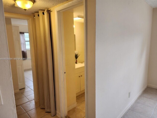 Building Photo - 241 SE 9th Ave