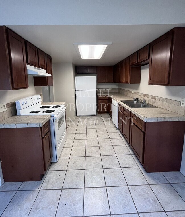 Building Photo - COLO370