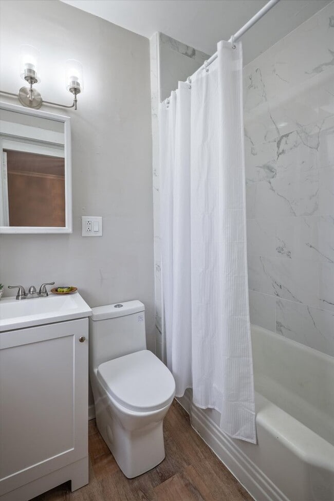 Building Photo - 4 Bedroom 2 Full Bath House | Front Porch ...