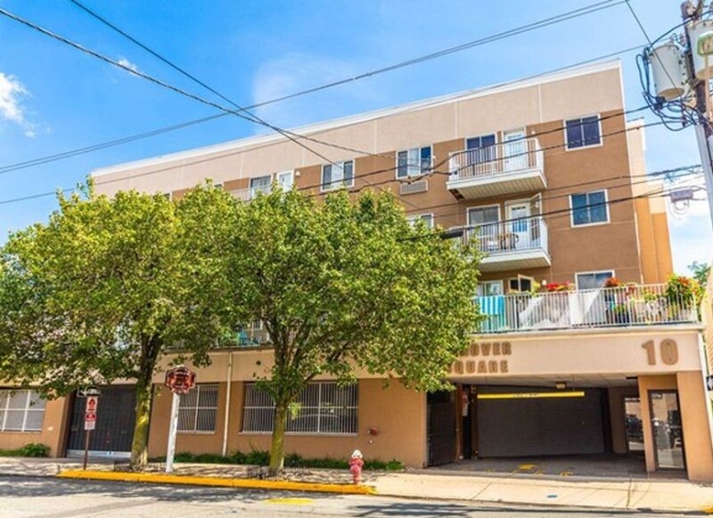 Primary Photo - 10 Palisade Ave