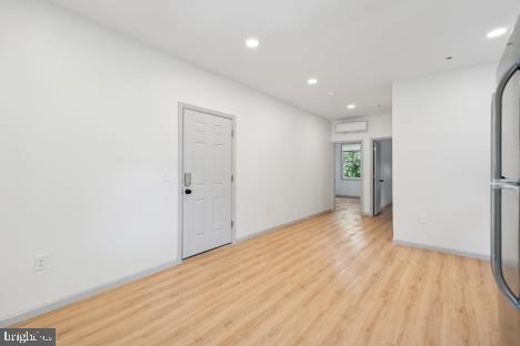 Building Photo - 9 W Hinckley Ave