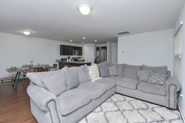 Building Photo - Modern Comfort in a Quiet Cul-de-Sac – 3 B...