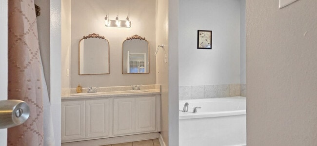 Building Photo - 1805 Irish Hill Dr