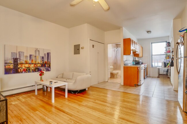 Building Photo - 206 4th St