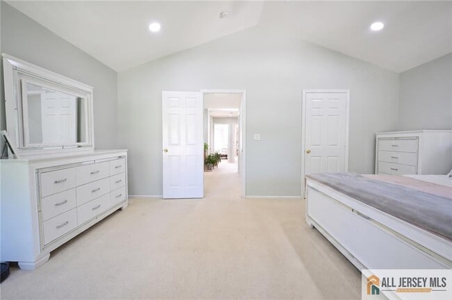 Building Photo - 67 Glen Oaks Ct