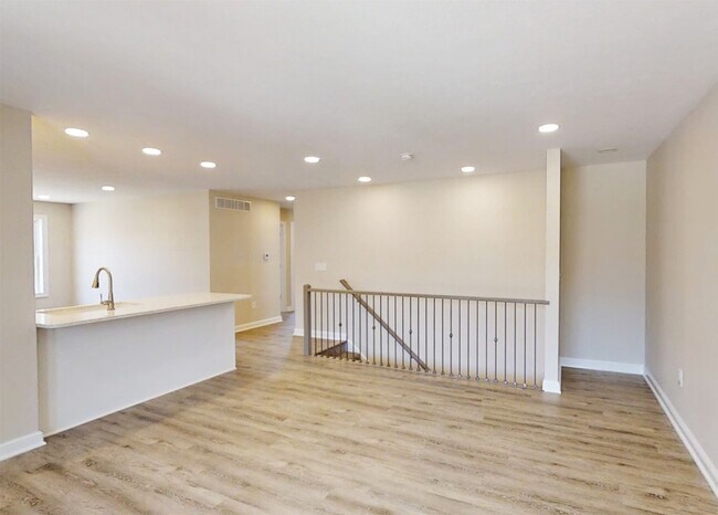 Building Photo - 932 E 41st St