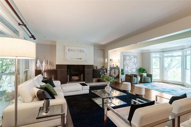 Building Photo - 3850 Glenhurst Dr