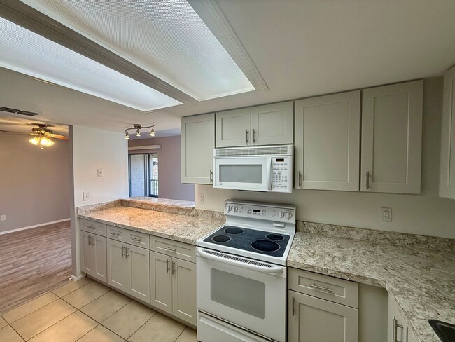 Building Photo - Open Concept 2bed 2bath updated condo centrally located in South Daytona for $1350 per Month!
